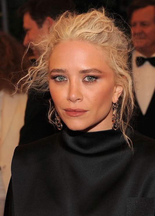 #metgala: mary-kate olsen | because im addicted