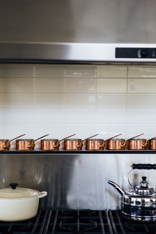 Joan-McNamara-LA-loft-stove-with-copper-pans-ljoliet-Remodelista
